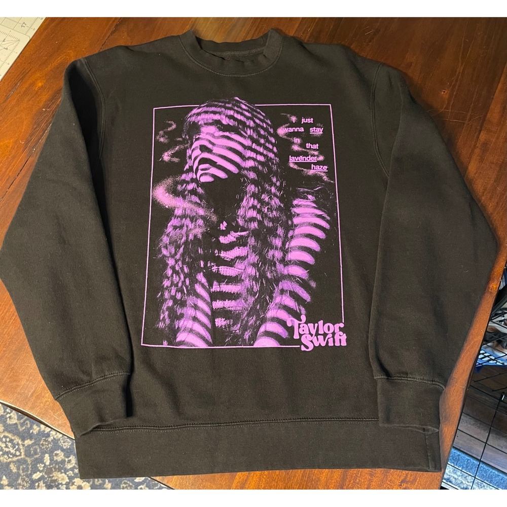 Taylor Swift The Eras Tour Lavender Haze Sweatshirt Black Purple Large
